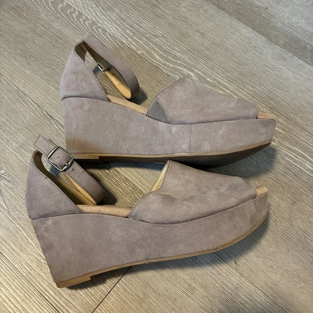 N/A beige gray
